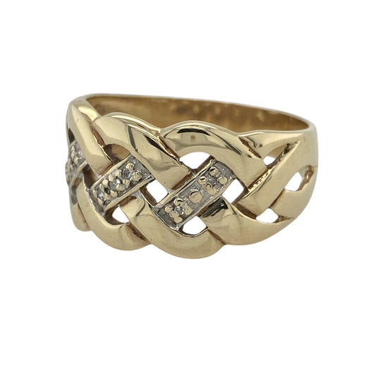 This pre-owned 9ct rose gold diamond Celtic knot wide band ring is a striking piece, combining timeless Celtic symbolism with elegant diamond detailing.
Design: Featuring an intricate Celtic knot pattern across the wide band, this beautiful ring is centred with an approximate 0.05ct diamond in a starburst setting, creating a subtle yet eye-catching sparkle.