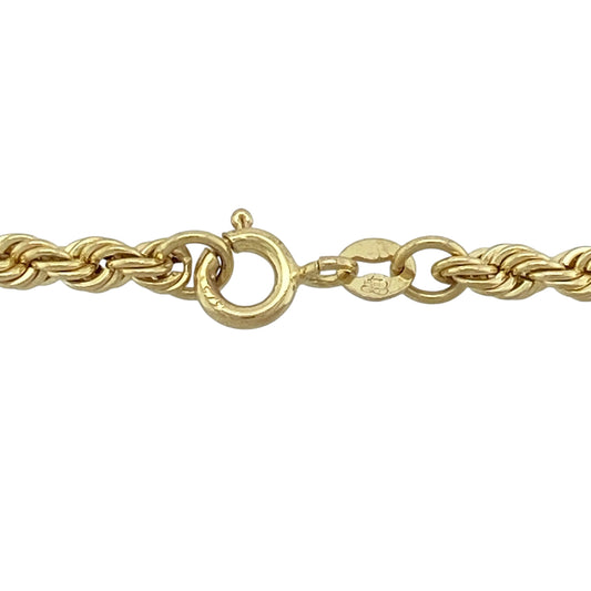 This pre-owned 9ct yellow gold rope chain is a timeless piece, featuring a beautifully twisted design that catches the light from every angle.
Design: Featuring the classic rope link pattern, this 20-inch chain has an elegant twisted appearance that creates exceptional sparkle and texture. Measuring approximately 4mm wide, it is ideal for wearing on its own or paired with a favourite pendant.
Material: Made from 9-carat yellow gold.