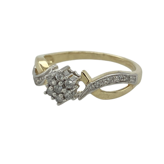 This pre-owned 9ct yellow and white gold diamond cluster ring is an elegant two-tone design, combining classic styling with beautiful diamond sparkle.
Design: Featuring a sparkling diamond cluster at its centre, this ring is enhanced by crossover split shoulders set with additional diamonds, creating a graceful and eye-catching design. The contrasting yellow and white gold beautifully highlights the approximately 0.25ct total diamond content