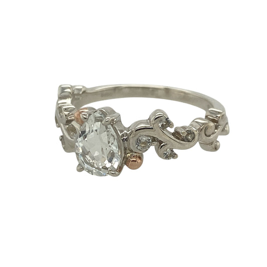 This pre-owned Clogau white topaz solitaire ring is an elegant sterling silver and 9ct rose gold design, featuring a sparkling pear-shaped gemstone with beautifully detailed shoulders.
Design: Featuring a striking pear-shaped white topaz in a classic solitaire setting, this elegant ring is enhanced by sparkling white topaz set along the shoulders and signature 9ct rose gold detailing.