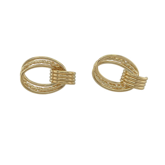 These pre-owned 9ct yellow gold patterned oval stud earrings are a classic design, featuring decorative detailing for a textured and eye-catching finish.
Design: Featuring an elegant oval shape with patterned detailing across the front, these stud earrings offer a timeless yellow gold look with added texture and character. Their versatile design makes them ideal for both everyday wear and special occasions.
Material: Made from 9-carat yellow gold.
Earring Detail: Patterned oval stud earrings.