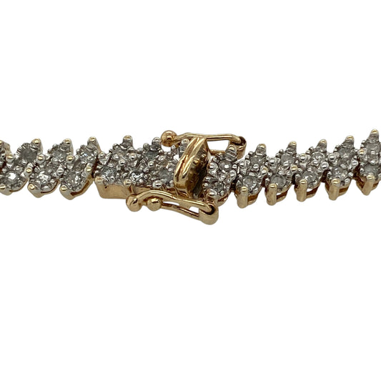 This pre-owned 9ct yellow gold diamond bracelet is a statement design, featuring approximately 1ct of diamond content set throughout.
Design: Featuring diamond detailing across a 5mm wide link design, this bracelet combines a substantial profile with the warm finish of 9ct yellow gold.
Material: Made from 9-carat yellow gold.
Gemstone Detail: Approximately 1ct of diamond content set in total.
Bracelet Detail: Links measure approximately 5mm wide.