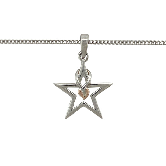 This pre-owned Clogau ‘Starlight’ pendant necklace is a distinctive two-tone design, featuring a star shape with signature Tree of Life detailing.
Design: Featuring a star-shaped ‘Starlight’ pendant with Clogau’s iconic Tree of Life detailing, this necklace combines polished silver with contrasting 9ct rose gold accents.
Material: Made from 925 sterling silver with 9-carat rose gold detailing.
Pendant Detail: Star-shaped pendant measures approximately 2.1cm long including the bail.