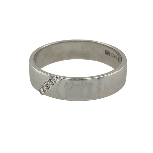This pre-owned 18ct white gold diamond band ring is a classic design, featuring a diagonal row of four diamonds across the band.
Design: Featuring a wide band with four small diamonds set in a diagonal row, this ring has a simple geometric design finished in 18ct white gold.
Material: Made from 18-carat white gold.
Gemstone Detail: Set with four small diamonds in a diagonal arrangement.
Ring Detail: Band measures approximately 5mm wide.
Size & Weight: Ring size O. Total weight 4.40 grams.