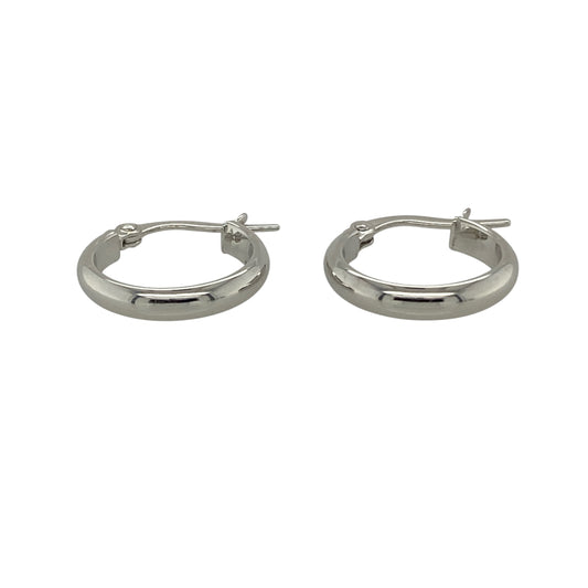 These pre-owned 9ct white gold plain small hoop creole earrings are a simple and classic design, ideal for everyday wear.
Design: Featuring a small plain hoop creole design, these earrings have a simple polished finish in 9ct white gold.
Material: Made from 9-carat white gold.
Earring Detail: Small plain hoop creole earring design.
Size & Weight: Total weight 0.70 grams.
A classic pair of pre-owned 9ct white gold small hoop creole earrings, perfect for everyday wear or adding to any jewellery collection.