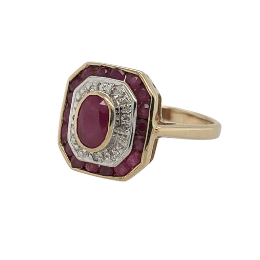 This pre-owned 9ct yellow gold diamond and ruby halo-style cluster ring is a striking design, featuring an oval ruby centre surrounded by diamond detailing and a further row of round rubies.
Design: Featuring a layered halo-style cluster, this ring has an oval ruby centre with diamond detailing around the stone and an outer row of round rubies.
Material: Made from 9-carat yellow gold.