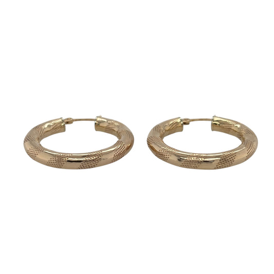 This pre-owned 9ct yellow gold striped hoop Creole earrings are a classic design, featuring decorative striped detailing throughout.
Design: Featuring a traditional hoop Creole shape with striped detailing, these earrings have a bold patterned finish in warm 9ct yellow gold.
Material: Made from 9-carat yellow gold.
Earring Detail: Hoop Creole design with decorative striped detailing.
Size & Weight: Total combined weight 3.20 grams.