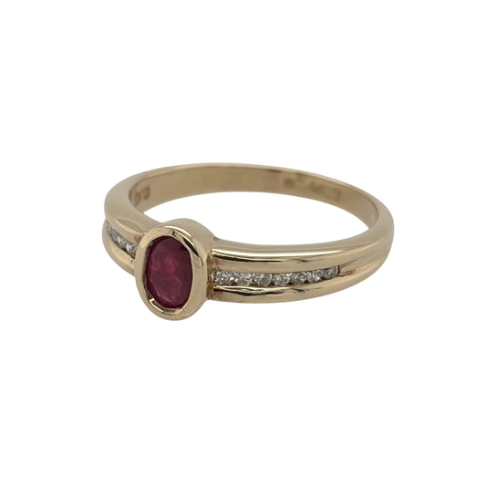 This pre-owned 9ct yellow gold diamond and ruby ring is a classic gemstone design, featuring an oval ruby centre stone complemented by diamond-set shoulders.
Design: Featuring an oval ruby as the centrepiece, this ring has diamond detailing set along the shoulders and is finished in warm 9ct yellow gold.
Material: Made from 9-carat yellow gold.
Gemstone Detail: Set with an oval ruby measuring approximately 5mm by 3mm, complemented by diamonds set along the shoulders.