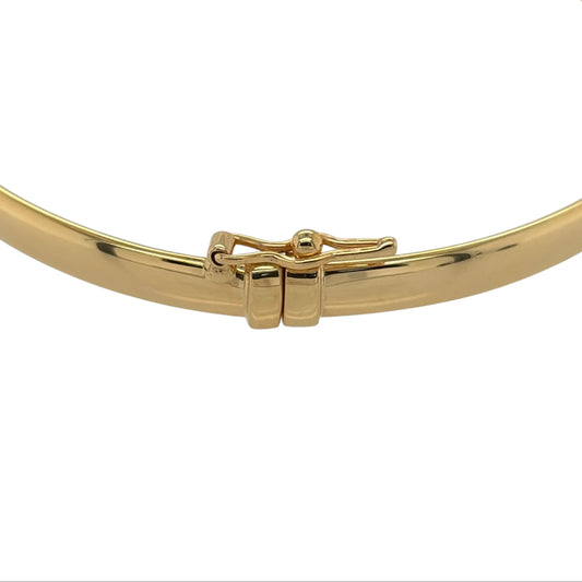 New 9ct Yellow Gold Plain Hinged Bangle with the weight 3.90 grams and diameter 6.5cm. The bangle width is approx 4mm