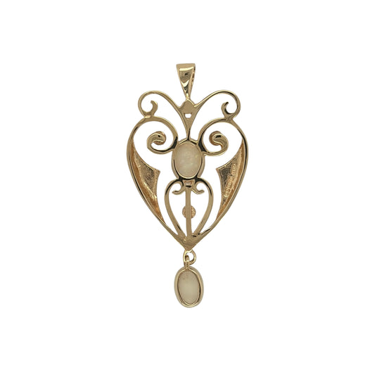 This pre-owned 9ct yellow gold opalique and pearl fancy vintage-style pendant is an ornate design, featuring two opalique stones with delicate seed pearl detailing.
Design: Featuring a decorative vintage-style design, this pendant combines two opalique stones with four seed pearls in an ornate 9ct yellow gold setting.
Material: Made from 9-carat yellow gold.