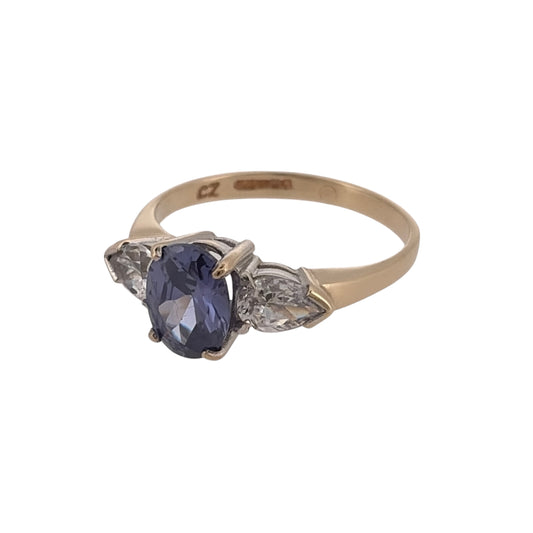 Add elegant gemstone colour to your jewellery collection with this pre-owned 9ct yellow gold tanzanite and cubic zirconia ring, featuring a central oval tanzanite with teardrop-shaped cubic zirconia stones on either side.
Design: The ring features a three-stone style design, with a larger oval tanzanite in the centre flanked by two teardrop-shaped cubic zirconia stones for a balanced and eye-catching appearance.