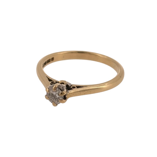 Add timeless diamond elegance to your jewellery collection with this pre-owned 18ct yellow gold solitaire ring, featuring an approximately 0.25ct brilliant-cut diamond in a classic single-stone design.
Design: The ring features a traditional solitaire design, allowing the central brilliant-cut diamond to remain the main focal point for a simple and elegant appearance.
Material: Made from 18-carat yellow gold, the warm gold tone provides a classic setting for the central diamond.
