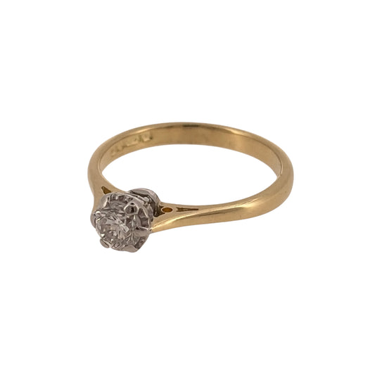 Add timeless diamond elegance to your jewellery collection with this pre-owned 18ct yellow gold solitaire ring, featuring an approximately 0.44ct brilliant-cut diamond in a classic single-stone design.
Design: The ring features a traditional solitaire design, allowing the central brilliant-cut diamond to remain the main focal point for a simple and elegant appearance.
Material: Made from 18-carat yellow gold, the warm gold tone provides a classic setting for the central diamond.