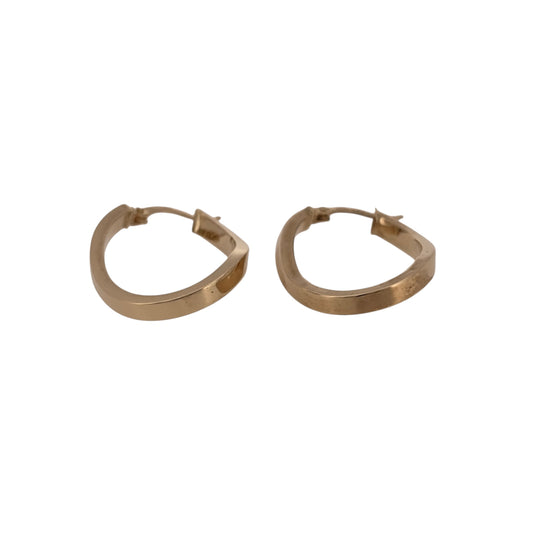 Add classic gold detail to your jewellery collection with these pre-owned 9ct yellow gold twist oval creole earrings.
Design: The earrings feature an oval creole shape with a twisted design, adding extra detail to the classic hoop-style profile.
Material: Made from 9-carat yellow gold, the warm gold tone complements the twisted detailing and gives the earrings a timeless finish.
Earring Detail: Each oval creole measures approximately 31mm by 21mm, creating a noticeable yet versatile profile when worn.