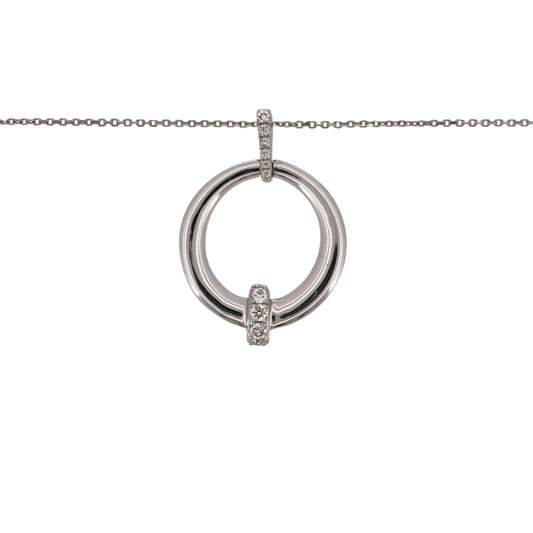 Add classic diamond detail to your jewellery collection with this pre-owned 9ct white gold round diamond pendant, presented on an adjustable trace chain.
Design: The necklace features a round pendant design with diamond detailing, creating a timeless and versatile appearance.
Material: Made from 9-carat white gold, the bright white finish complements the diamond-set design.
Diamond Detail: Diamonds are set within the round pendant, adding subtle detail to the design.
