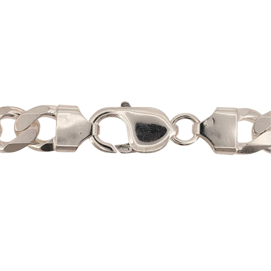 Add a bold silver statement piece to your jewellery collection with this pre-owned 925 sterling silver curb chain, featuring a chunky 10mm link width and classic design.
Design: The chain features a traditional curb link design, with its wide links creating a bold and timeless appearance suitable for wearing alone as a statement piece.
Material: Made from 925 sterling silver, the bright silver finish complements the classic curb link design.