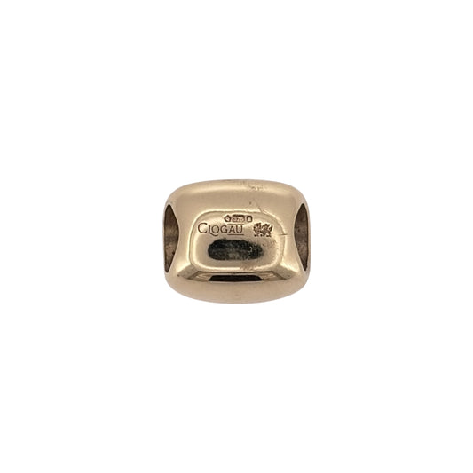 Add a traditional Welsh piece to your jewellery collection with this pre-owned 9ct yellow and rose gold Clogau Welsh Dragon bead charm, featuring the iconic Welsh Dragon design.
Design: The charm features a decorative Welsh Dragon design, combining yellow and rose gold to create a distinctive piece inspired by Welsh heritage.
Material: Made from 9ct yellow and rose gold.
Charm Detail: The bead charm features the Welsh Dragon emblem, making it a meaningful addition to a suitable charm bracelet.