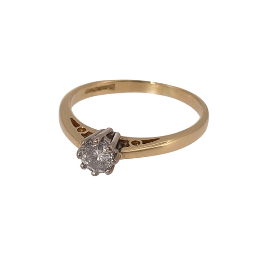 Add a timeless piece to your jewellery collection with this pre-owned 18ct yellow gold and diamond solitaire ring, featuring a beautiful brilliant cut diamond weighing approximately 0.25ct.
Design: The ring features a classic solitaire design, with a single brilliant cut diamond taking centre stage, creating an elegant and traditional appearance.
Material: Made from 18ct yellow gold, offering a warm gold finish that complements the diamond.