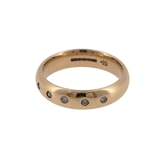 Add a classic piece to your jewellery collection with this pre-owned 9ct yellow gold and diamond seven stone band ring, featuring seven diamonds set across a substantial gold band.
Design: The ring features a traditional seven stone design, with diamonds arranged across the band to create an elegant and timeless appearance.
Material: Made from 9ct yellow gold, offering a warm gold finish that complements the diamonds.