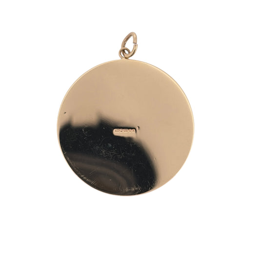 Add a meaningful piece to your jewellery collection with this pre-owned 9ct yellow gold large round St Christopher pendant, featuring the traditional image of St Christopher, the patron saint of travellers.
Design: The pendant features a classic round medallion design with St Christopher detailing, creating a timeless and meaningful piece of jewellery.
Material: Made from 9ct yellow gold, offering a warm gold finish that complements the traditional design.