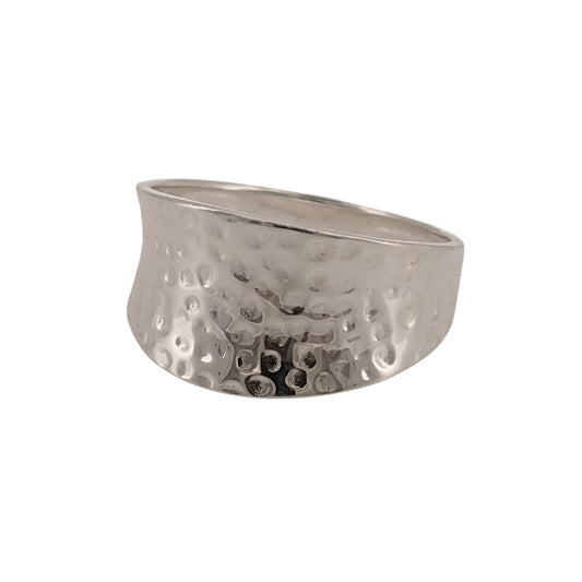 Add a distinctive piece to your jewellery collection with this pre-owned 925 sterling silver textured wide band ring, featuring a decorative textured finish and a bold design.
Design: The ring features a wide band with textured detailing, creating a contemporary and eye-catching appearance.
Material: Made from 925 sterling silver, offering a classic silver finish that complements the textured design.