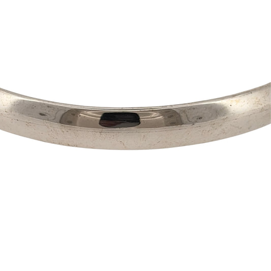 Add a timeless piece to your jewellery collection with this pre-owned 925 sterling silver plain bangle, featuring a classic design and a substantial weight of 22.50 grams.
Design: The bangle features a simple, plain design, creating a classic and versatile appearance suitable for everyday wear or special occasions.
Material: Made from 925 sterling silver, offering a traditional silver finish.