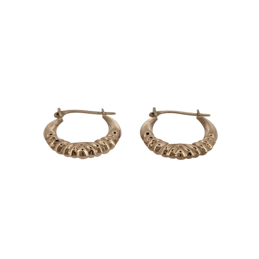 Add a classic touch to your jewellery collection with these pre-owned 9ct yellow gold textured oval creole earrings, featuring an elegant oval shape with decorative textured detailing.
Design: The earrings feature a traditional oval creole design with a textured finish, creating an attractive and timeless appearance.
Material: Made from 9ct yellow gold, offering a classic warm gold finish.