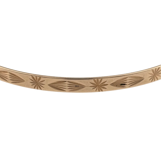 Add a timeless piece to your jewellery collection with this pre-owned 9ct yellow solid gold patterned bangle, featuring decorative detailing and a classic gold finish.
Design: The bangle features a traditional circular design with patterned detailing, creating an attractive and elegant appearance.
Material: Made from solid 9ct yellow gold, offering a classic warm gold finish.
Bangle Detail: The bangle measures approximately 4mm wide, with decorative patterned detailing that adds character to the design.