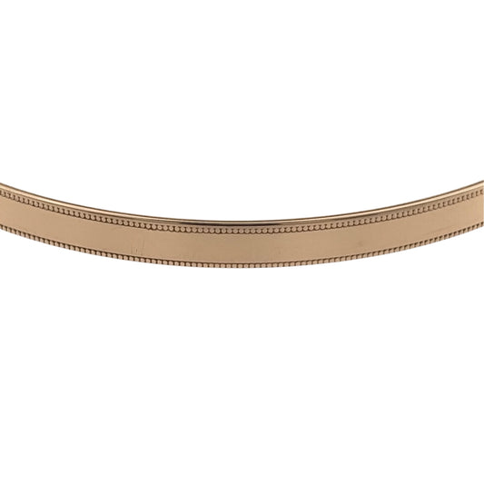 Add a classic piece to your jewellery collection with this pre-owned 9ct yellow solid gold milgrain edge bangle, featuring delicate decorative edging and a timeless gold finish.
Design: The bangle features a traditional circular design with milgrain detailing along the edges, creating an elegant and decorative appearance.
Material: Made from solid 9ct yellow gold, offering a classic warm gold finish.