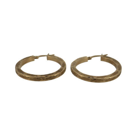 Add a classic touch to your jewellery collection with these pre-owned 9ct yellow gold patterned hoop creole earrings, featuring decorative detailing and a timeless gold finish.
Design: The earrings feature a traditional round creole hoop design with patterned detailing, creating an attractive and elegant appearance.
Material: Made from 9ct yellow gold, offering a classic warm gold finish.