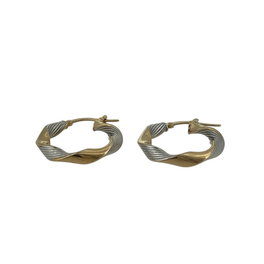 Add a classic touch to your jewellery collection with these pre-owned 9ct yellow gold twisted hoop creole earrings, featuring decorative twisted detailing and a timeless gold finish.
Design: The earrings feature a traditional round creole hoop design with a twisted pattern, creating an attractive and elegant appearance.
Material: Made from 9ct yellow gold, offering a classic warm gold finish.