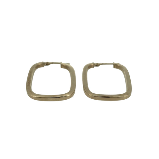 Add a contemporary touch to your jewellery collection with these pre-owned 9ct yellow gold rectangular creole earrings, featuring a distinctive geometric shape and a classic gold finish.
Design: The earrings feature an elegant rectangular creole hoop design, offering a modern alternative to traditional round hoops.
Material: Made from 9ct yellow gold, offering a classic warm gold finish.