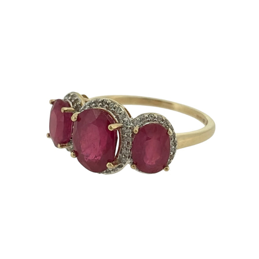 Add a beautiful touch of colour to your jewellery collection with this pre-owned 9ct yellow gold ruby and cubic zirconia trilogy ring, featuring three oval rubies surrounded by decorative cubic zirconia stones.
Design: The ring features a traditional trilogy design, with three oval rubies arranged across the front, each surrounded by cubic zirconia stones for an elegant and eye-catching appearance.
