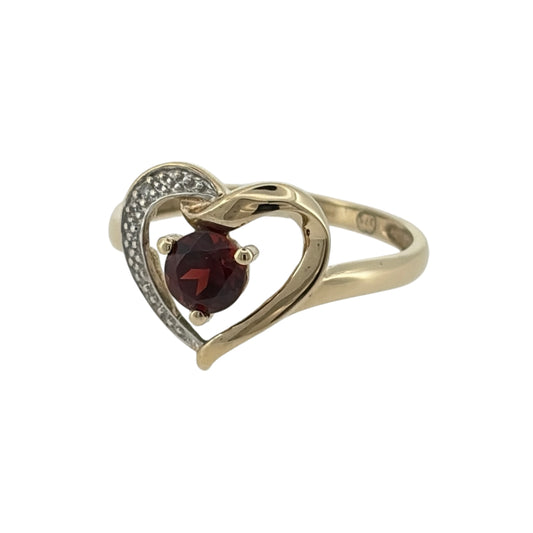 Add a romantic touch to your jewellery collection with this pre-owned 9ct yellow gold diamond and garnet heart ring, featuring a beautiful round garnet stone complemented by diamond detailing.
Design: The ring features a charming heart-inspired design, combining a round garnet with diamonds to create an elegant and sentimental appearance.
Material: Made from 9ct yellow gold, offering a classic warm gold finish that complements the rich red tones of the garnet.