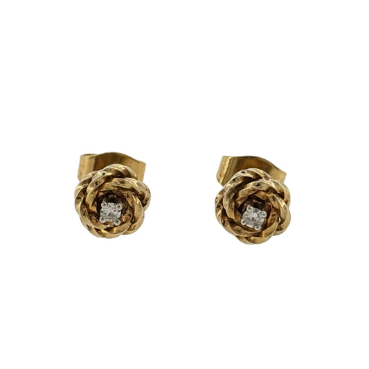 Add an elegant touch to your jewellery collection with these pre-owned 9ct yellow gold and cubic zirconia knot stud earrings, featuring a decorative knot-inspired design complemented by cubic zirconia detailing.
Design: The earrings feature a classic knot-style design, combining intertwined gold detailing with cubic zirconia stones to create an attractive and timeless appearance.