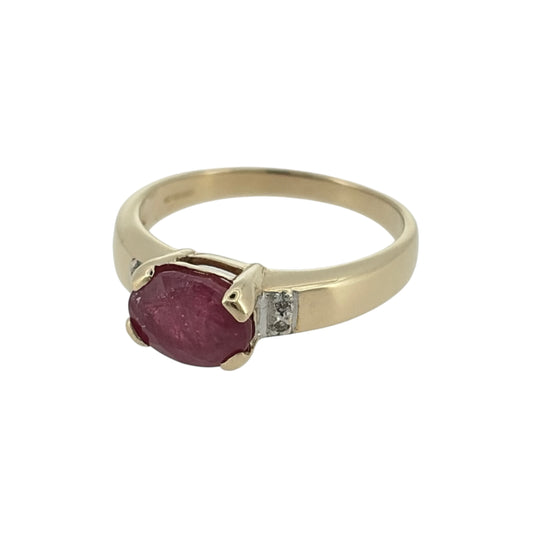 Add an elegant touch of colour to your jewellery collection with this pre-owned 9ct yellow gold diamond and ruby ring, featuring a beautiful oval ruby stone complemented by diamond detailing.
Design: The ring features a classic oval gemstone design, combining a rich red ruby with diamonds to create an attractive and timeless appearance.
Material: Made from 9ct yellow gold, offering a traditional warm gold finish that beautifully complements the rich red tones of the ruby.