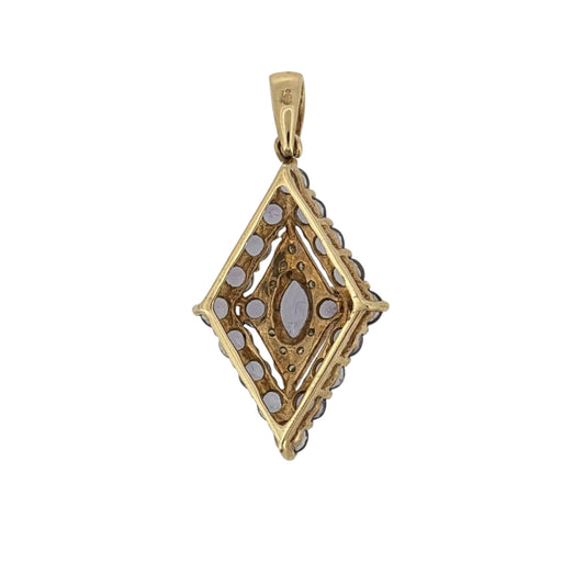 Add an elegant touch of colour to your jewellery collection with this pre-owned 9ct yellow gold diamond and tanzanite diamond-shaped pendant, featuring beautiful tanzanite complemented by delicate diamond detailing.
Design: The pendant features a distinctive diamond-shaped design, combining the beautiful blue-violet tones of tanzanite with diamonds to create an attractive and elegant appearance.