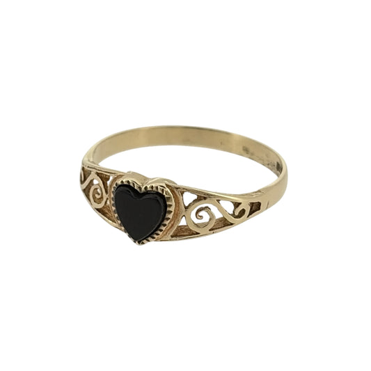 Add a charming touch to your jewellery collection with this pre-owned 9ct yellow gold and onyx heart signet ring, featuring a beautiful heart-shaped black onyx stone complemented by decorative open swirl-patterned shoulders.
Design: The ring features a delicate heart-inspired signet design, combining a black onyx stone with elegant open swirl detailing to create a distinctive and sentimental appearance.