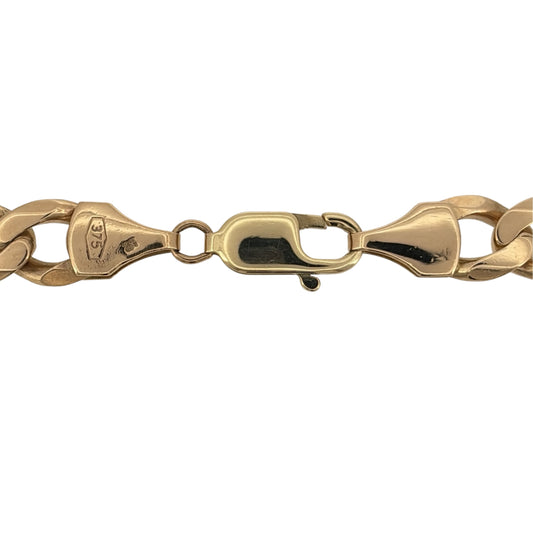 Add a bold and timeless piece to your jewellery collection with this pre-owned 9ct yellow gold curb chain, featuring a substantial interlocking link design in a classic warm gold finish.
Design: The chain features a traditional curb link design, with closely interlocking links creating a strong and distinctive appearance.
Material: Made from 9ct yellow gold, offering a classic warm gold finish that beautifully complements the traditional chain design.