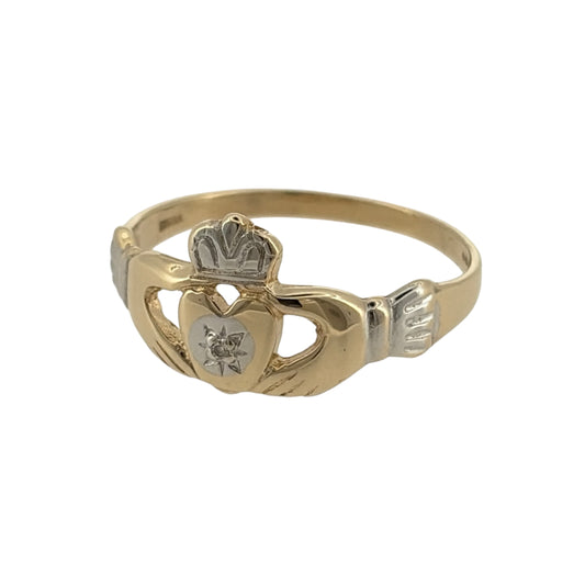 Add a meaningful touch to your jewellery collection with this pre-owned 9ct yellow and white gold and diamond Claddagh ring, featuring a traditional Irish design complemented by diamond detailing.
Design: The ring features the classic Claddagh design, with two hands holding a crowned heart, symbolising love, loyalty and friendship, creating a timeless and meaningful appearance.