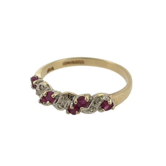 Add an elegant touch to your jewellery collection with this pre-owned 9ct yellow gold diamond and ruby band ring, featuring a beautiful two-row gemstone design in a classic warm gold finish.
Design: The ring features a decorative band design with two rows of diamonds and rubies across the front, creating an attractive and timeless appearance.
Material: Made from 9ct yellow gold, offering a traditional warm gold finish that beautifully complements the diamonds and rubies.