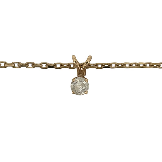 Add a timeless touch to your jewellery collection with this pre-owned 9ct yellow gold and diamond solitaire pendant necklace, featuring a beautiful brilliant cut diamond suspended from an 18-inch faceted Belcher chain.
Design: The necklace features a classic solitaire pendant design, with a single diamond creating an elegant focal point complemented by a delicate gold chain.
Material: Made from 9ct yellow gold, offering a traditional warm gold finish that beautifully complements the diamond.