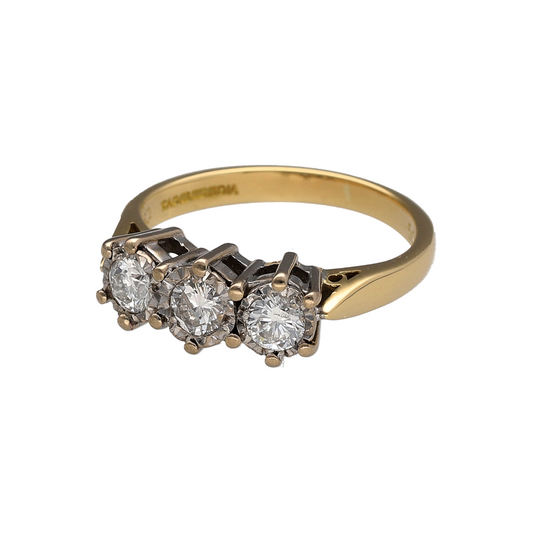 This pre-owned 18ct yellow gold diamond illusion set trilogy ring is a classic three stone design, featuring approximately 0.50ct of diamond content in total.
Design: Featuring three illusion-style diamond settings arranged in a traditional trilogy design, this ring creates an eye-catching diamond look complemented by warm 18ct yellow gold.
Material: Made from 18-carat yellow gold.
Gemstone Detail: Approximately 0.50ct of diamond content set in total.
Ring Detail: Illusion set trilogy design.