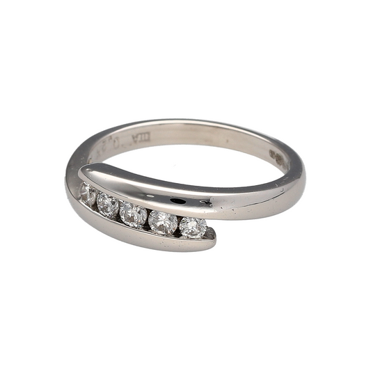 Add an elegant piece to your jewellery collection with this pre-owned 18ct white gold and diamond overlap band ring, featuring five brilliant cut diamonds in a distinctive overlapping design.
Design: The ring features a stylish overlap band design, with flowing sections of white gold creating a modern and decorative appearance.
Material: Made from 18ct white gold, offering a bright white finish that complements the diamonds.