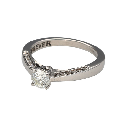 Bring refined sparkle and timeless simplicity to your jewellery collection with this pre-owned 18ct white gold solitaire ring, featuring a brilliant-cut diamond and elegant shoulder detail—perfect for marking special moments or elevating everyday wear.
Design: This classic solitaire design highlights a brilliant-cut diamond of approximately 0.40ct, enhanced by smaller diamonds along the shoulders for added shimmer and graceful symmetry.