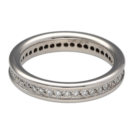 Bring timeless elegance and lasting symbolism to your collection with this pre-owned 18ct white gold diamond full eternity band ring, representing eternal love and commitmentβperfect as a wedding or anniversary band.
Design: The 4mm wide band is set with sparkling diamonds all the way around, with a total diamond content of approximately 0.22ct for continuous brilliance.
Material: Made from 18-carat white gold, the polished finish enhances the sleek design while complementing the sparkle of the diamonds.