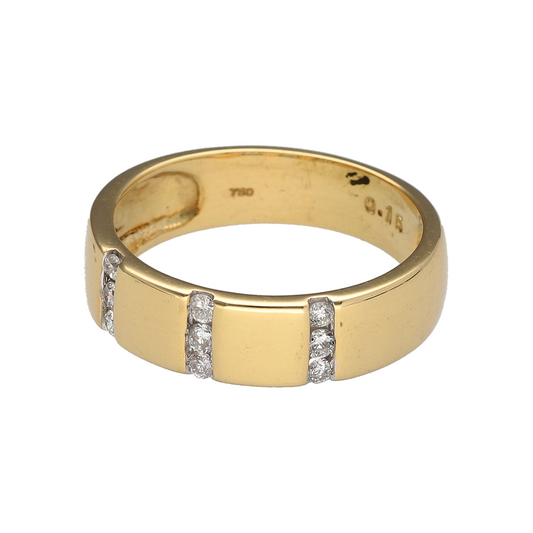 Bring refined sparkle and classic elegance to your collection with this pre-owned 18ct yellow gold band ring, styled with diamond accents in a timeless design.
Design: The 5mm wide band is set with three vertical intervals of diamonds, adding subtle brilliance across the front of the ring.
Material: Made from 18-carat yellow gold, the polished finish enhances the warm tone and provides a luxurious backdrop for the stones.