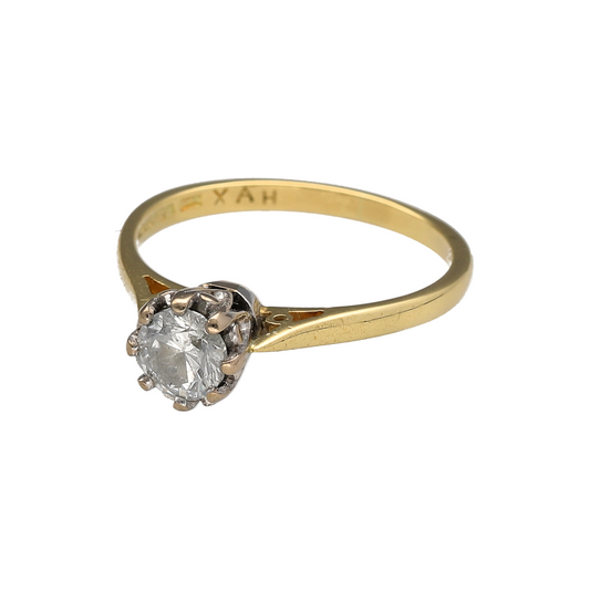 Bring classic elegance and timeless sparkle to your jewellery collection with this pre-owned 18ct yellow gold diamond set solitaire ring, a refined design that showcases a beautifully proportioned centre stone.
Design: The ring features a single brilliant-cut diamond of approximately 0.50ct, creating a striking and elegant focal point with enduring appeal.