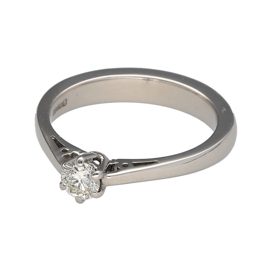 Add classic elegance and enduring quality to your jewellery collection with this pre-owned platinum diamond solitaire ring, offering timeless design with refined sparkle.
Design: This solitaire ring features a six-claw setting holding a brilliant cut diamond measuring approximately 0.25ct, creating a bright and elegant focal point. The diamond has an estimated clarity of SI1 and a colour range of KβM, giving it a warm, traditional brilliance.