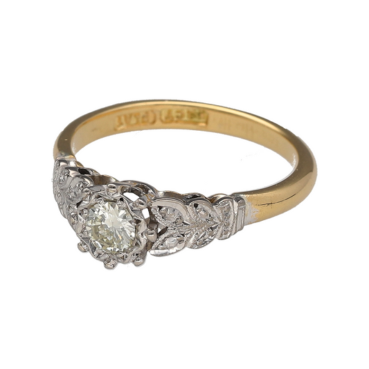 Embrace classic elegance with this pre-owned 18ct yellow gold and platinum diamond set solitaire ringβan enduring design perfect for engagements or refined everyday wear.
Design: The ring showcases a sparkling brilliant cut diamond weighing approximately 0.25ct, beautifully presented in a traditional solitaire setting. The clean and timeless silhouette allows the centre stone to take full focus, offering balanced brilliance and understated sophistication.
